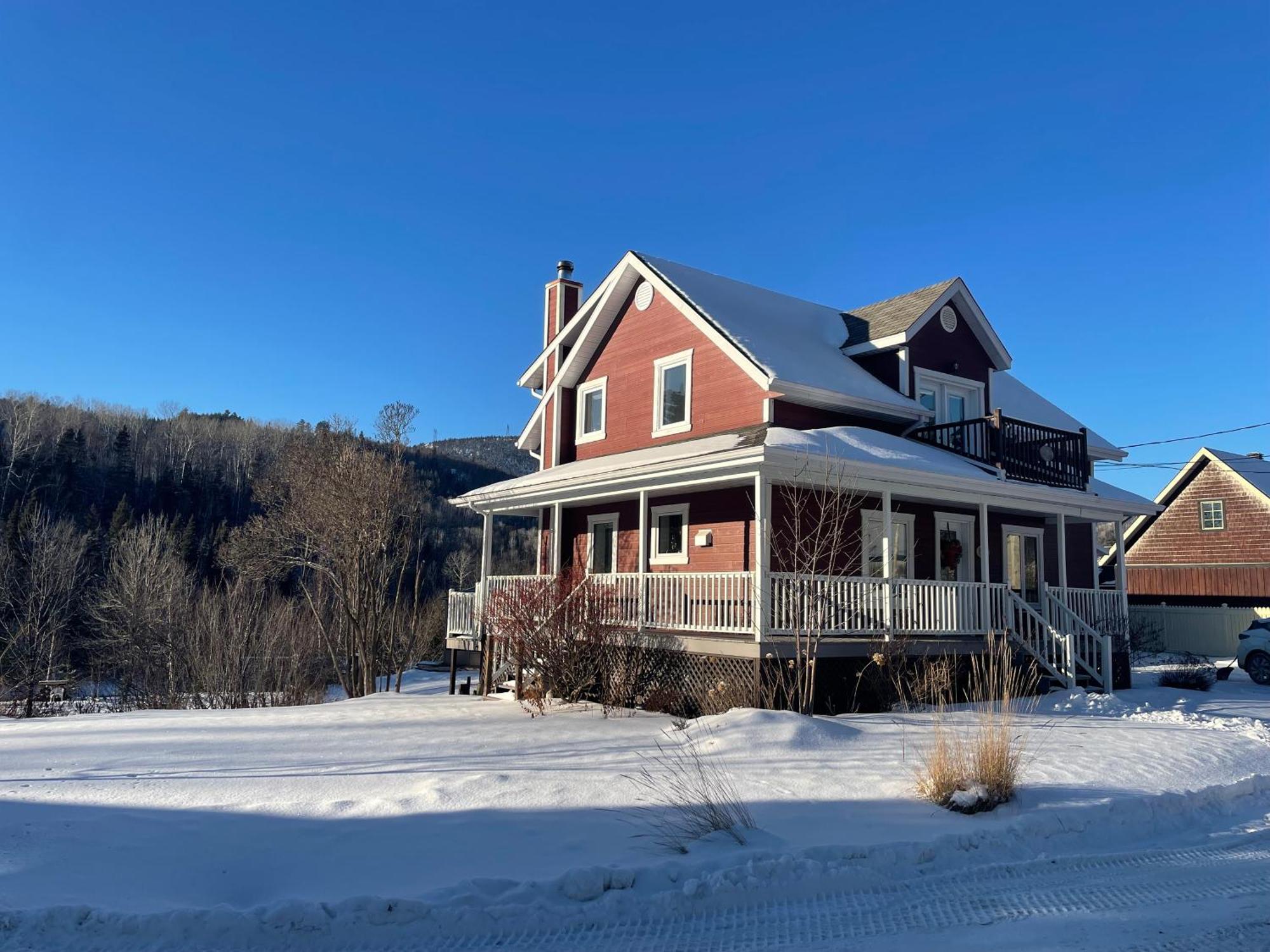 Belle Maison Avec Vue Sur La Riviere LʼAnse-Saint-Jean Zewnętrze zdjęcie